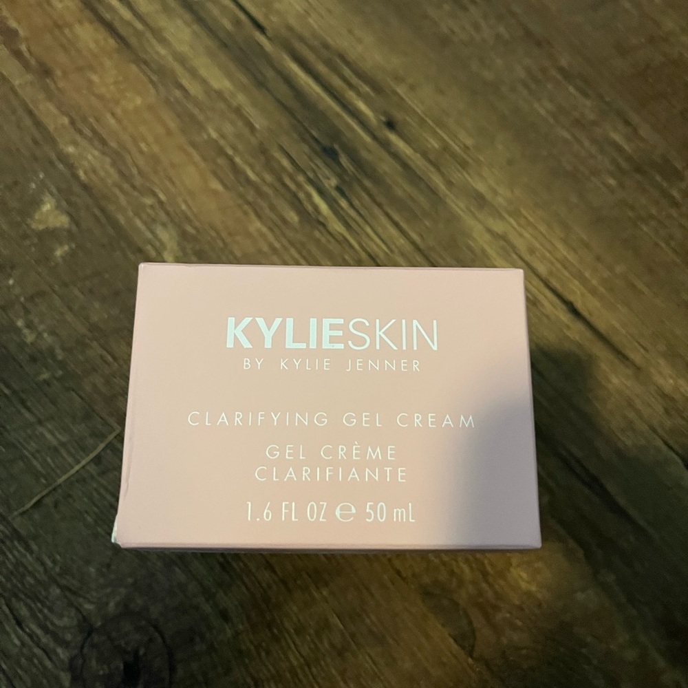 NWT KYLIE SKIN Clarifying Gel Cream - Soft Pink